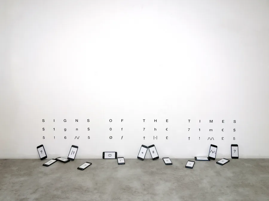 signs of the times, text-installation with iphone dummies, ©2016/2019