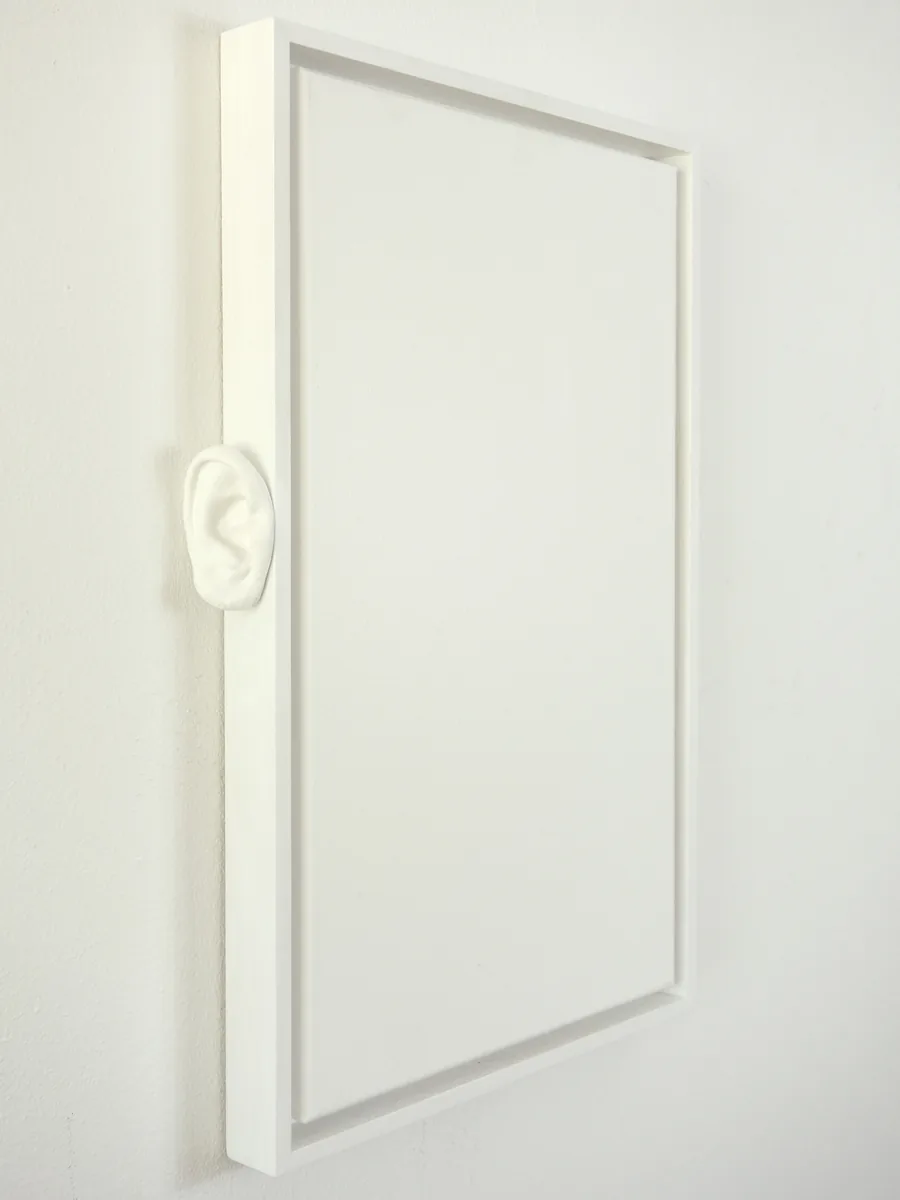 self-portrait (with nothing in mind), the empty frame seen from the side
