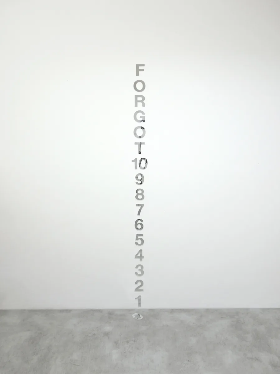 countdown, text-installation with mirror letters, ©2019