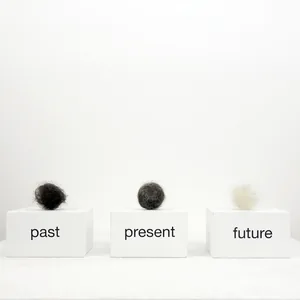 review & outlook, text-installation with hair, ©2019