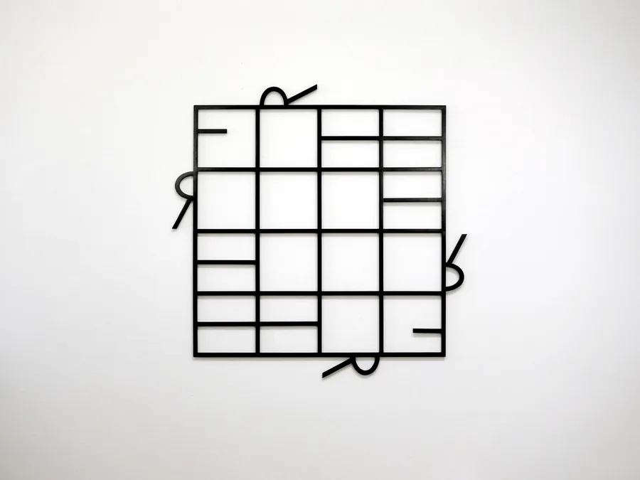 paradox of freedom, 92cm x 92cm, wooden construction, ©2023