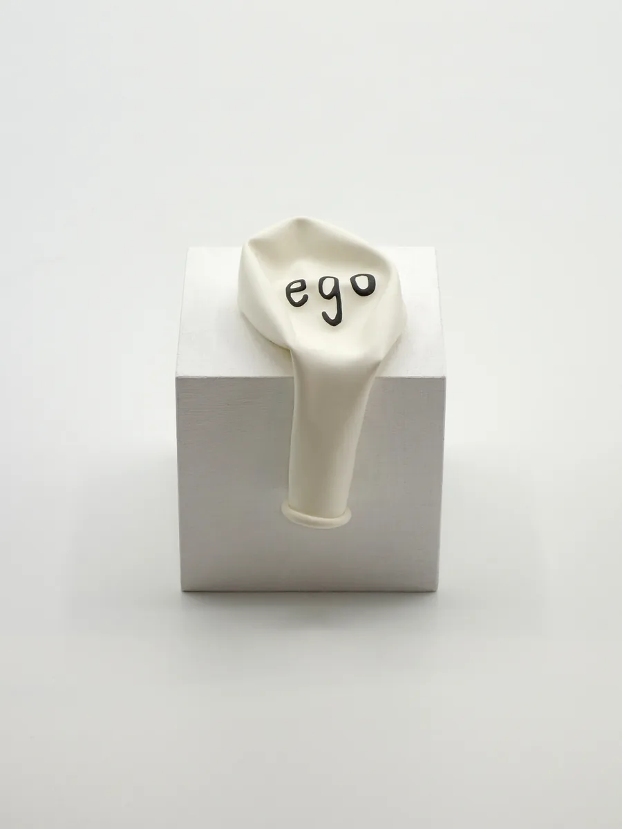 ego, balloon on wooden base, limited edition (50 pieces), ©2012/2021