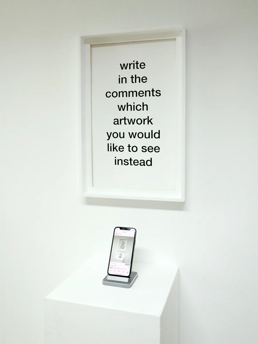 no comment, installation view with the phone on the pedestal