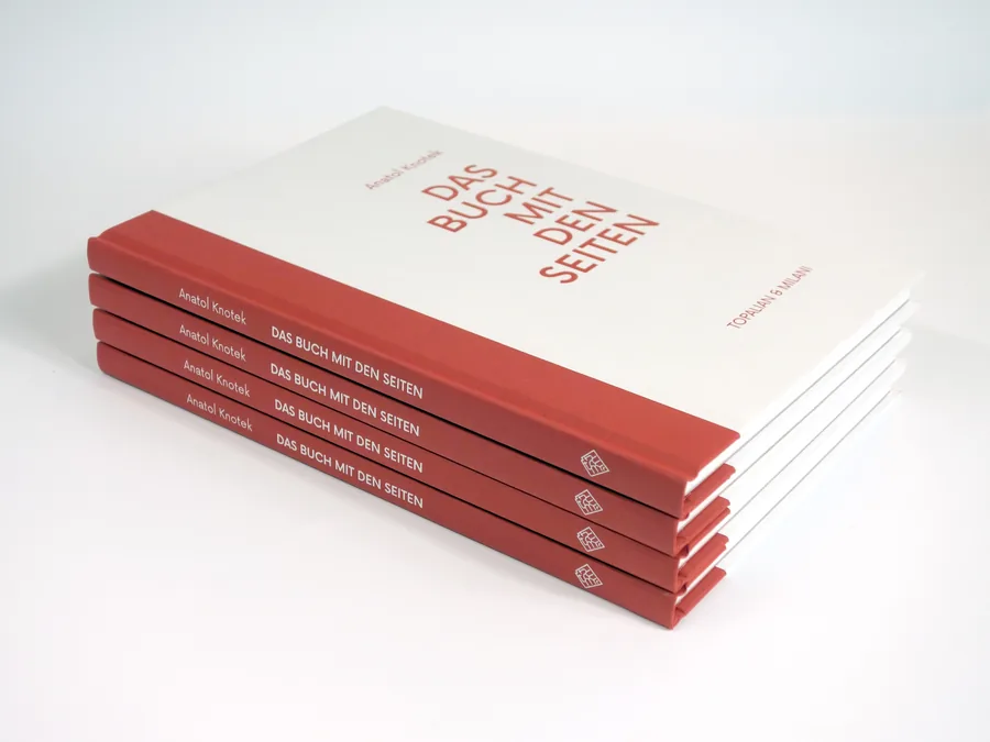 DAS BUCH MIT DEN SEITEN, a stack of copies