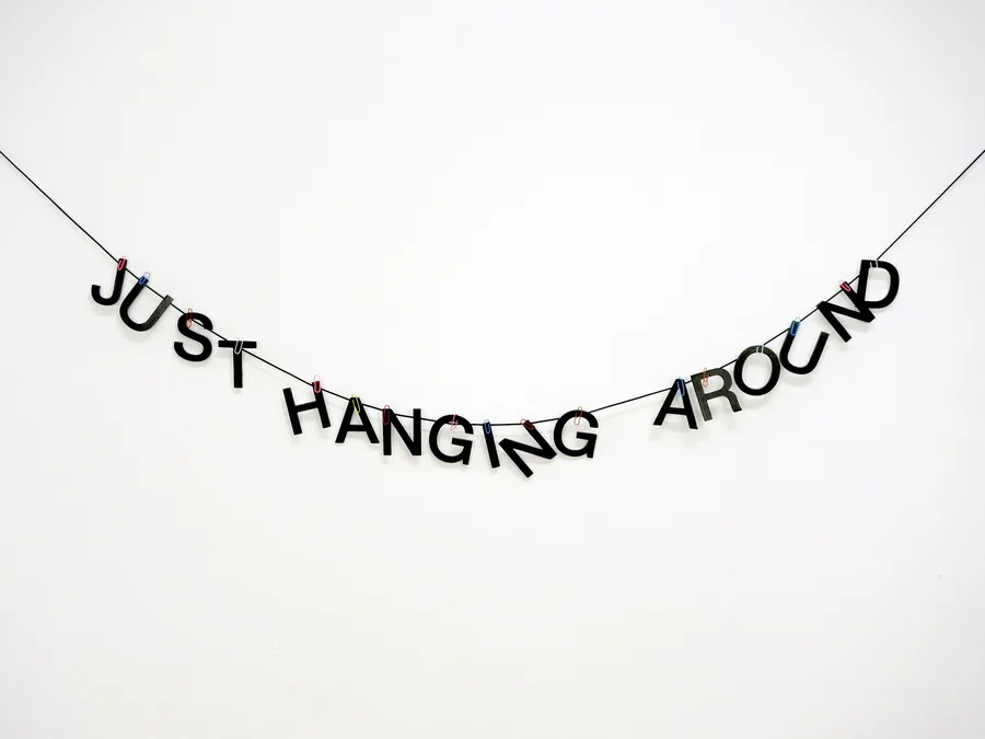 »just hanging around«, view 4